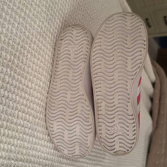 Adidas, pink and white Velcro stripe shoes - Picture 3 of 5